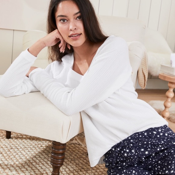 Garnet Hill Organic Cotton Waffle Knit V-Neck Lounge Top – Long Sleeve – Size M - Picture 6 of 7